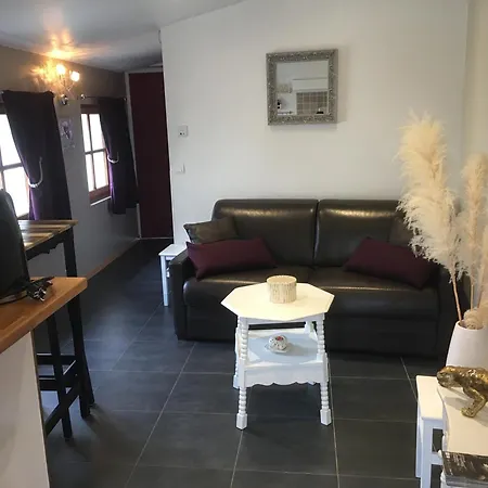 La Tour De Flandre Apartment Rousseloy Exterior photo