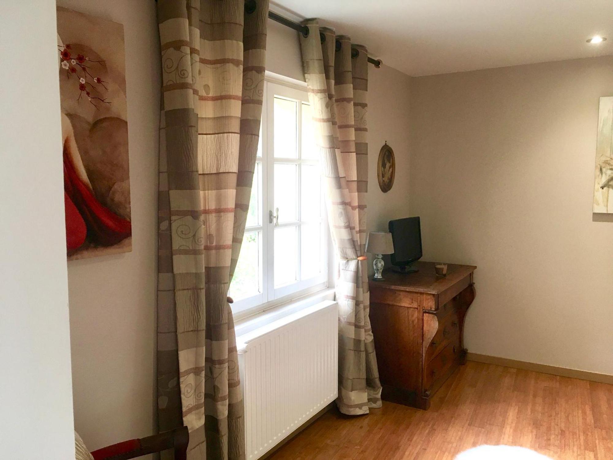 La Tour De Flandre Apartment Rousseloy